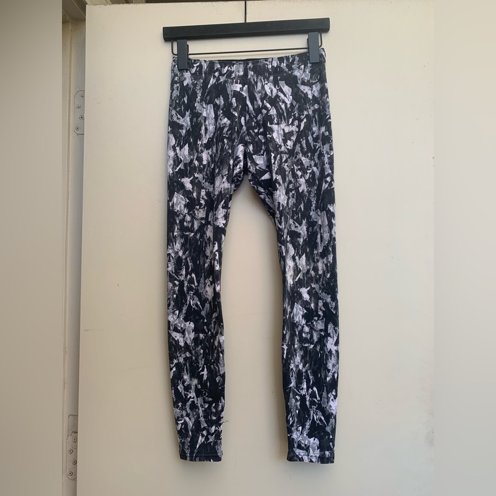 NIKE DRY FIT leggings pants size small black and white